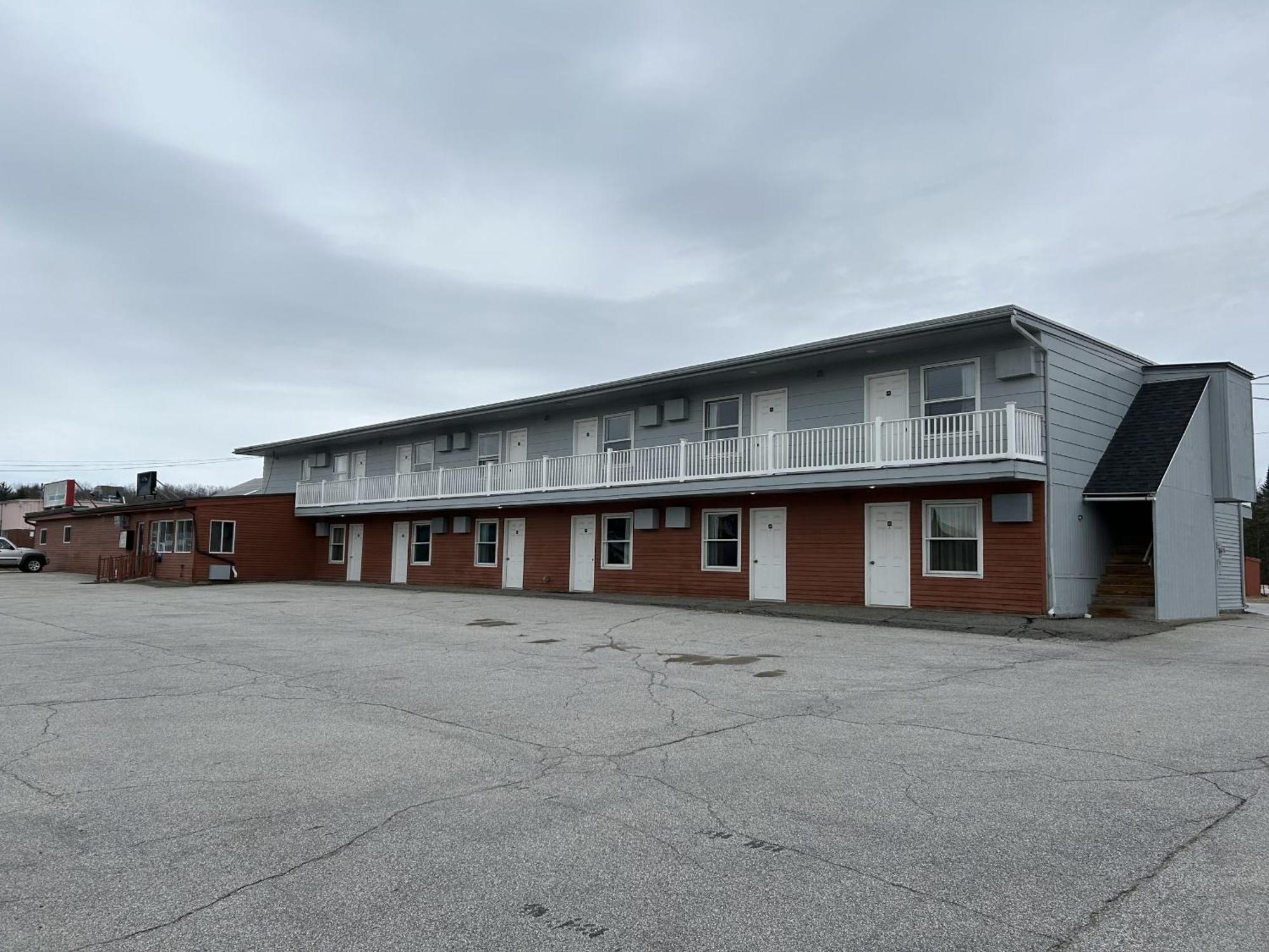 Pamola Motor Lodge Millinocket Eksteriør billede