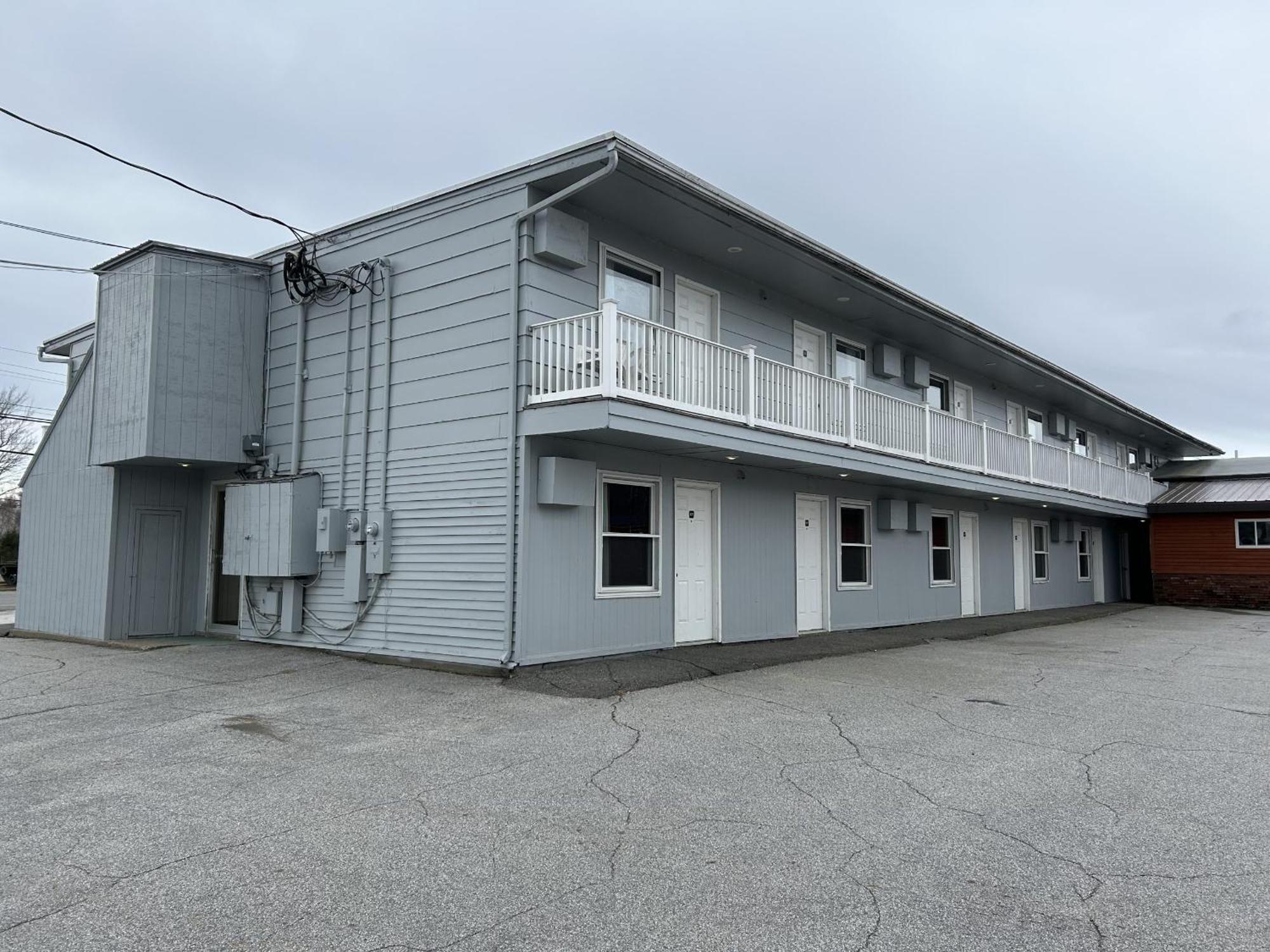 Pamola Motor Lodge Millinocket Eksteriør billede